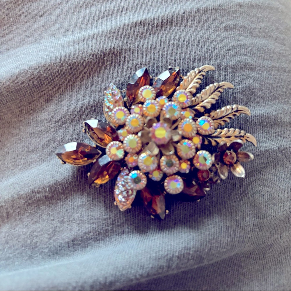 Vintage ART NOUVEAU Amber w/ Gold Leaves Chic Mod Brooch Pin  Circa 1960s EST